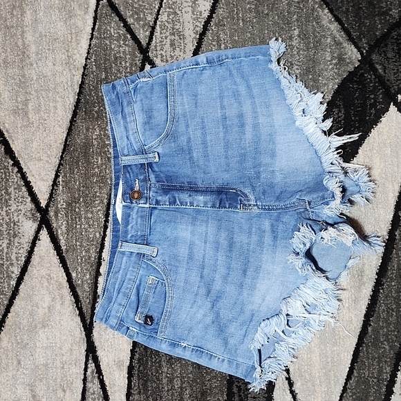 KANCAN LOS ANGELES HIGH-WAISTED RAW-EDGE ZIP-FLY DENIM JEAN SHORTS - Picture 10 of 12